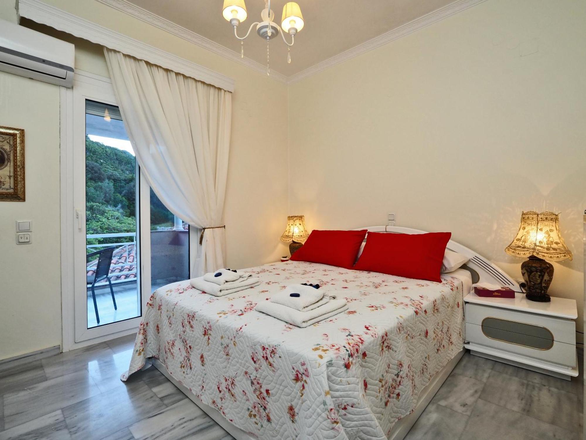 Villa Euphoria Apts Afión Eksteriør billede